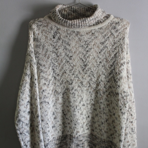 Turtle Neck Sweater (Large) - Picture 1 of 3